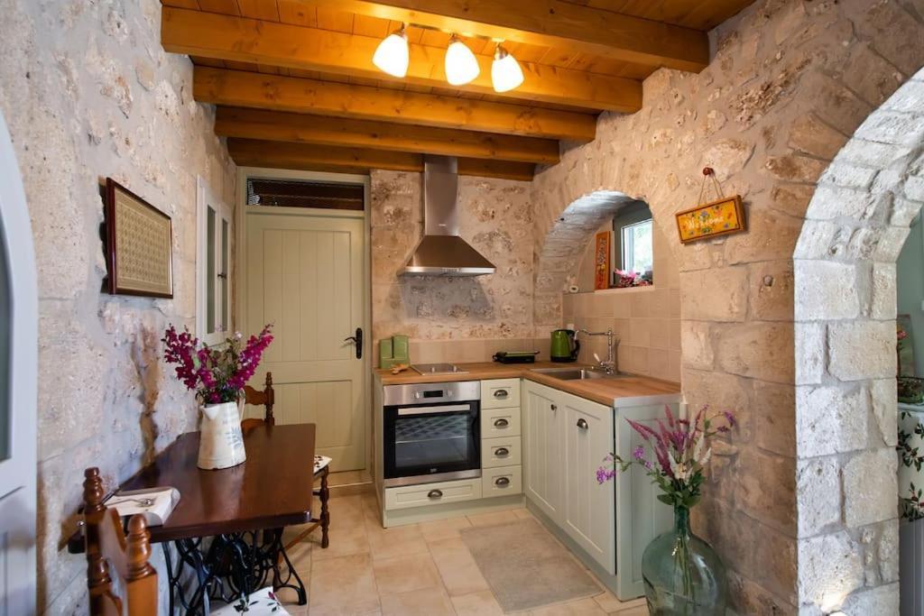 La Casa Di Bella A Tradional Stone House With Barbecue Villa Kariá Dış mekan fotoğraf