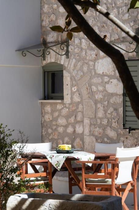 La Casa Di Bella A Tradional Stone House With Barbecue Villa Kariá Dış mekan fotoğraf
